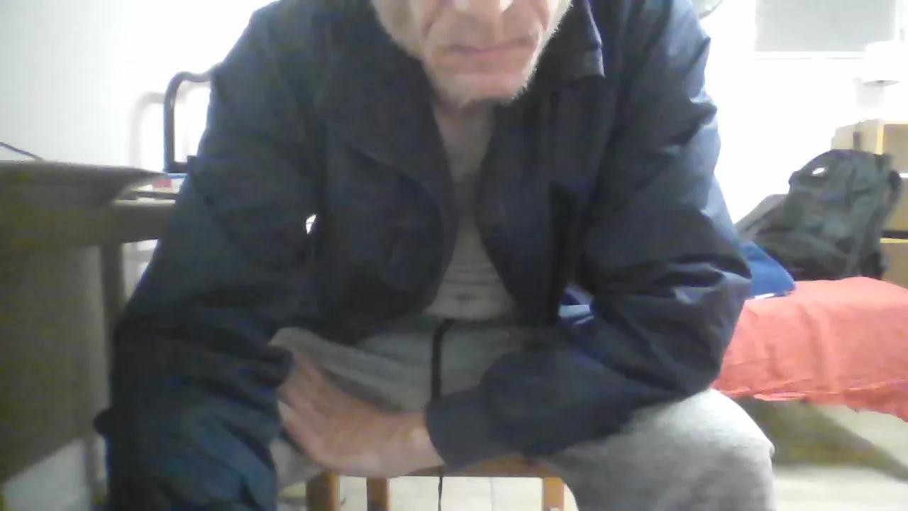 greek1000 on Cam4 
