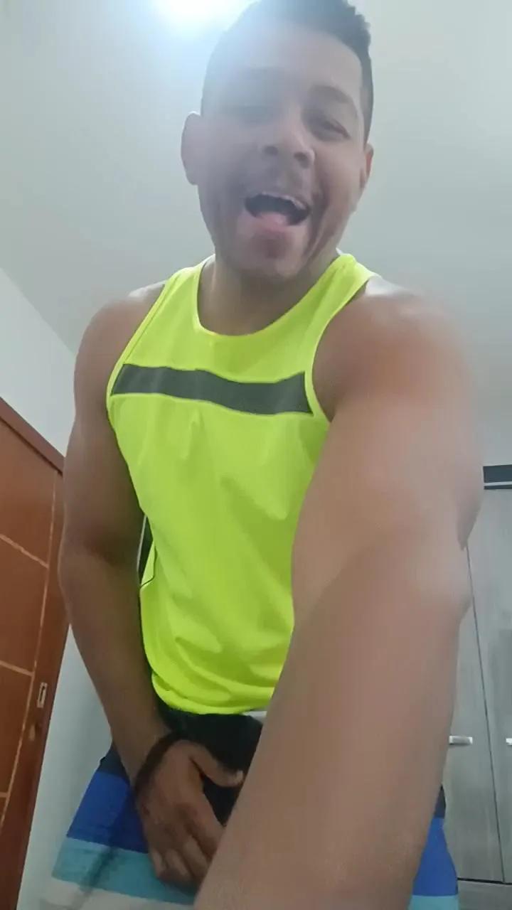 Gton09 on Cam4