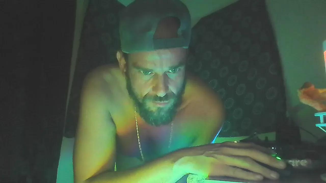 Offline GuyST on Cam4