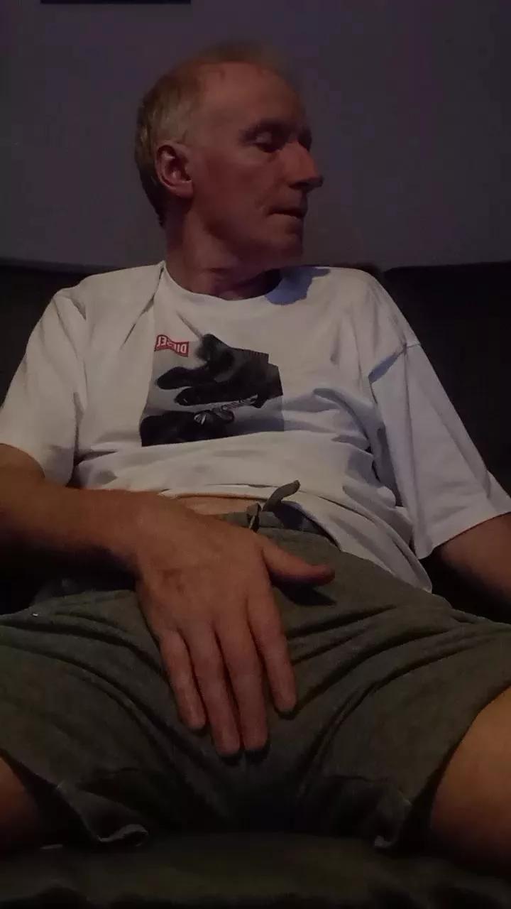 hammer694 on Cam4 