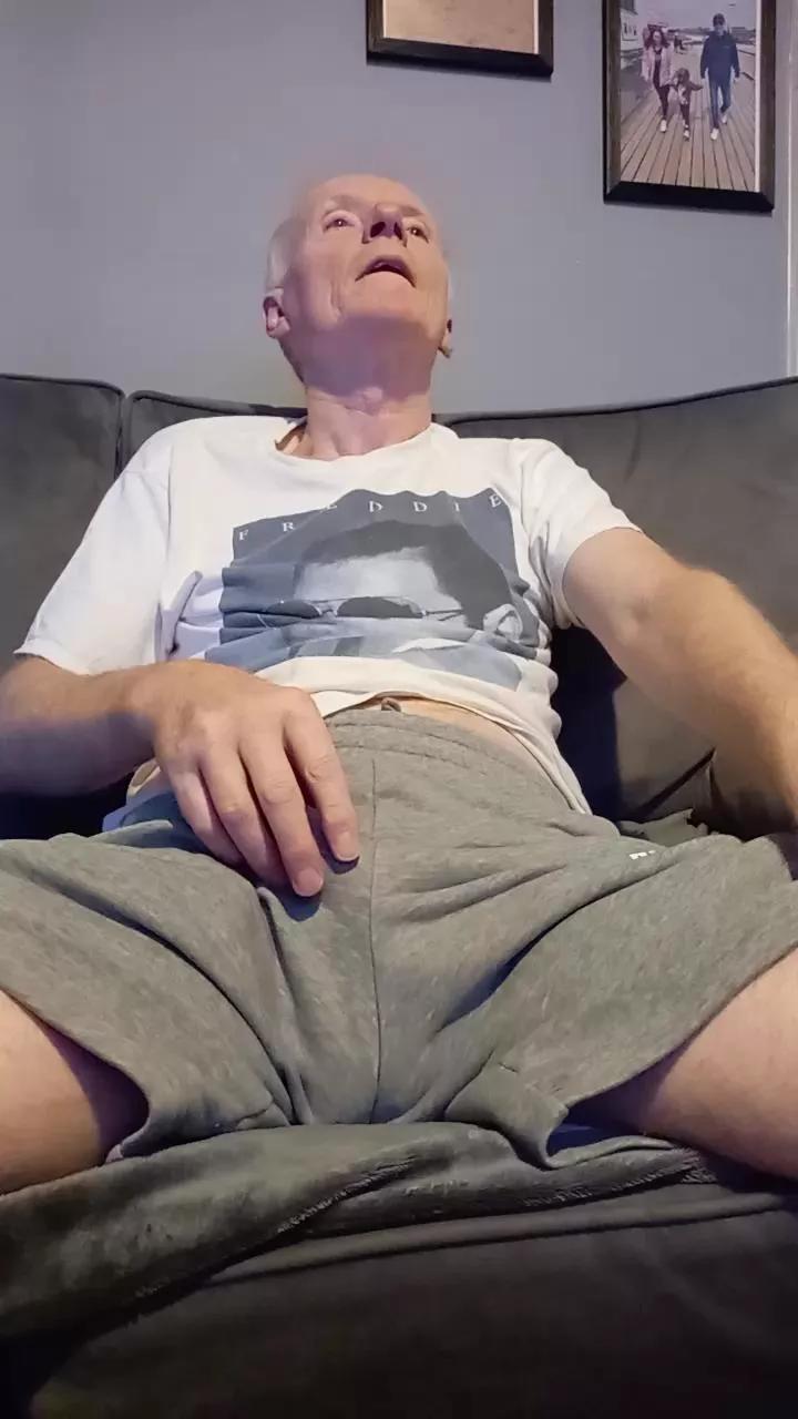 hammer694 on Cam4 