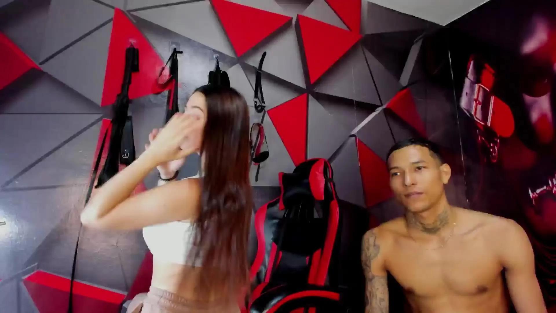 Hana_and_Zeta on Cam4 