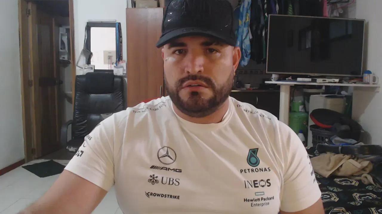 Offline hazmetuyo24 on Cam4