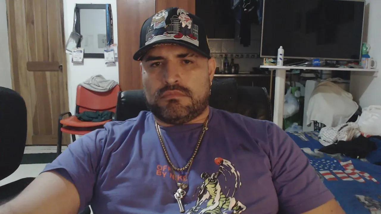 Offline hazmetuyo24 on Cam4