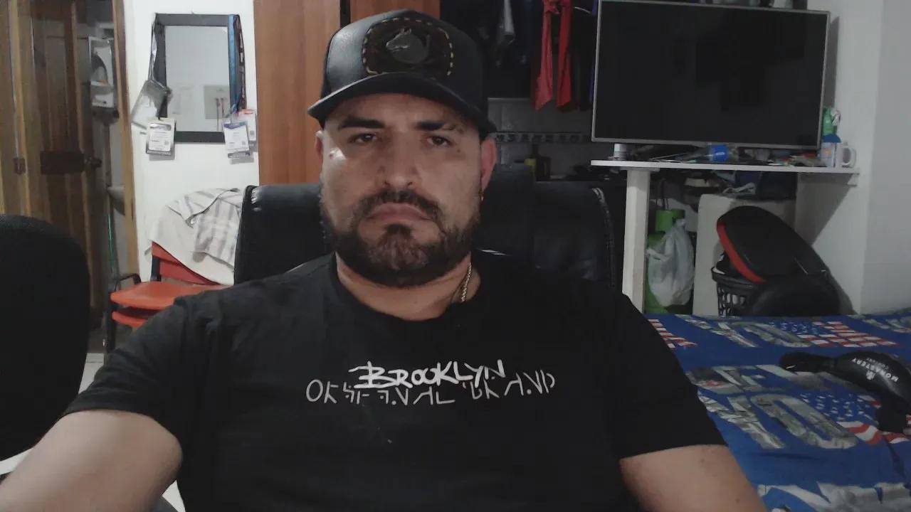 Offline hazmetuyo24 on Cam4