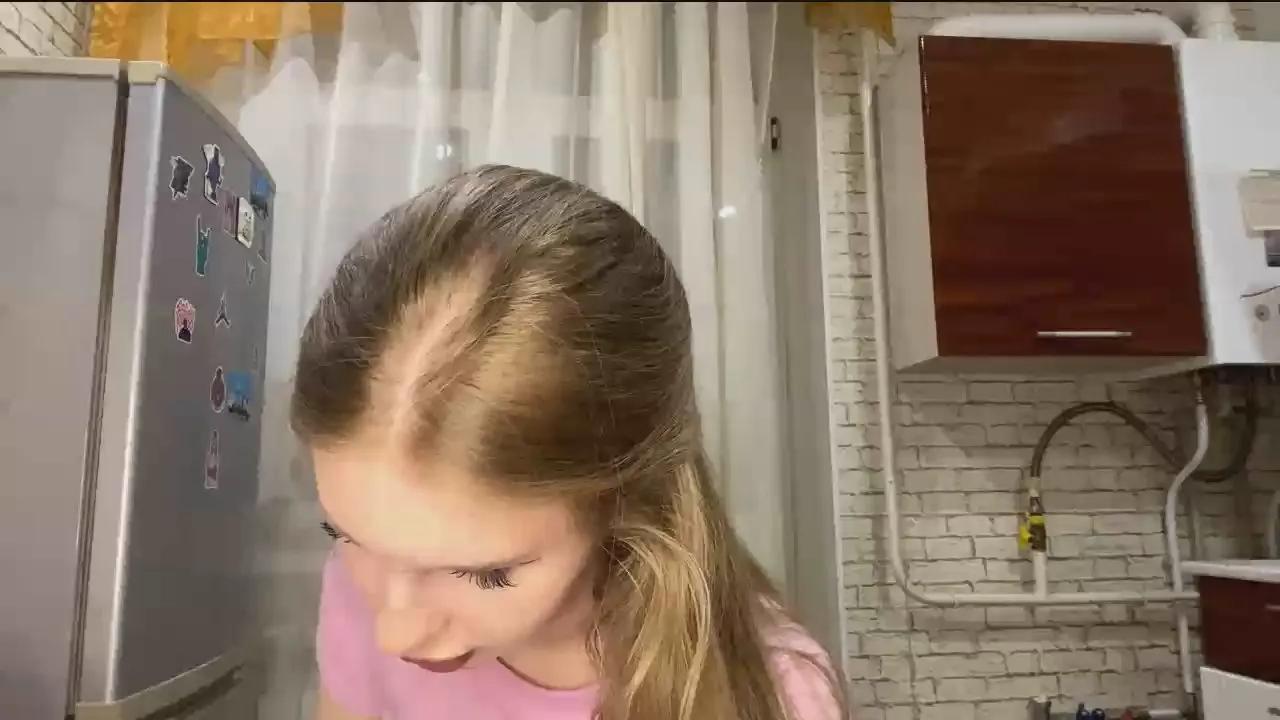 HeeEstell on Cam4 