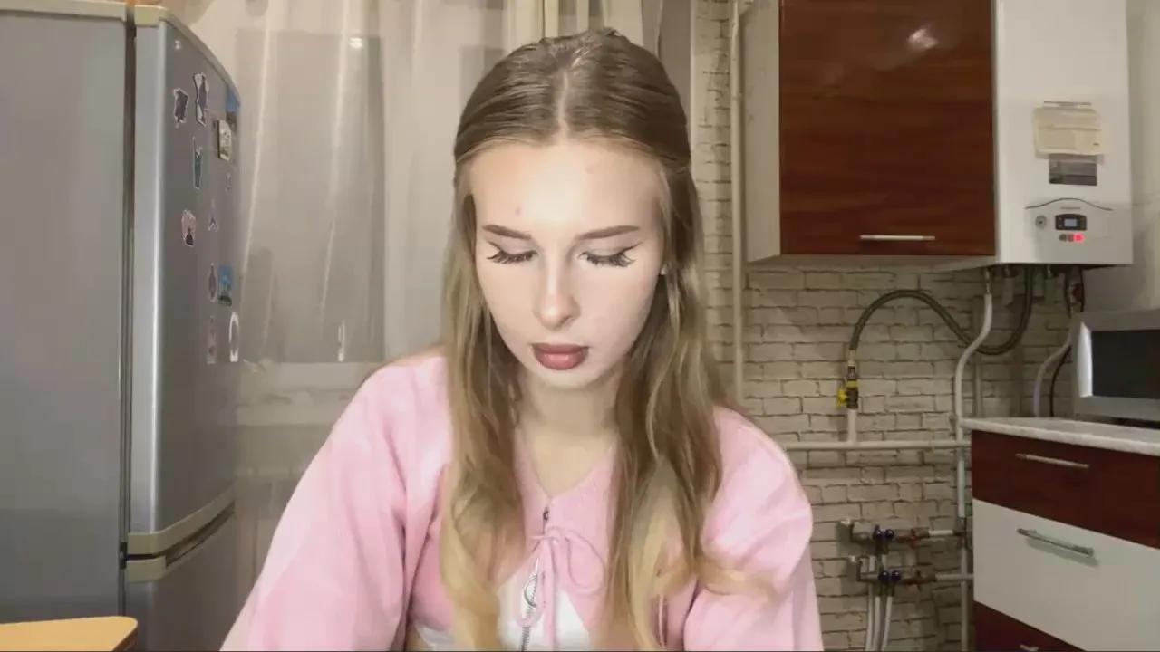 HeeEstell on Cam4 
