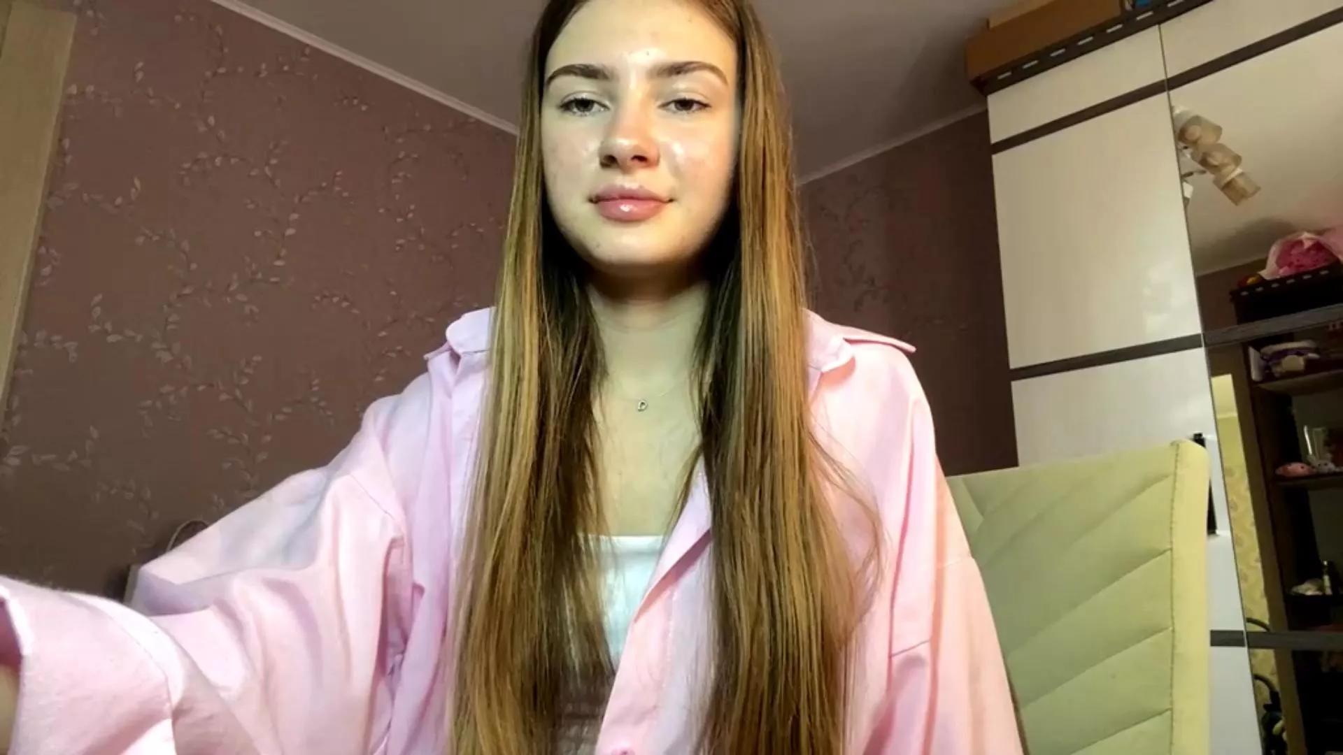 HenriettaClose on Cam4 