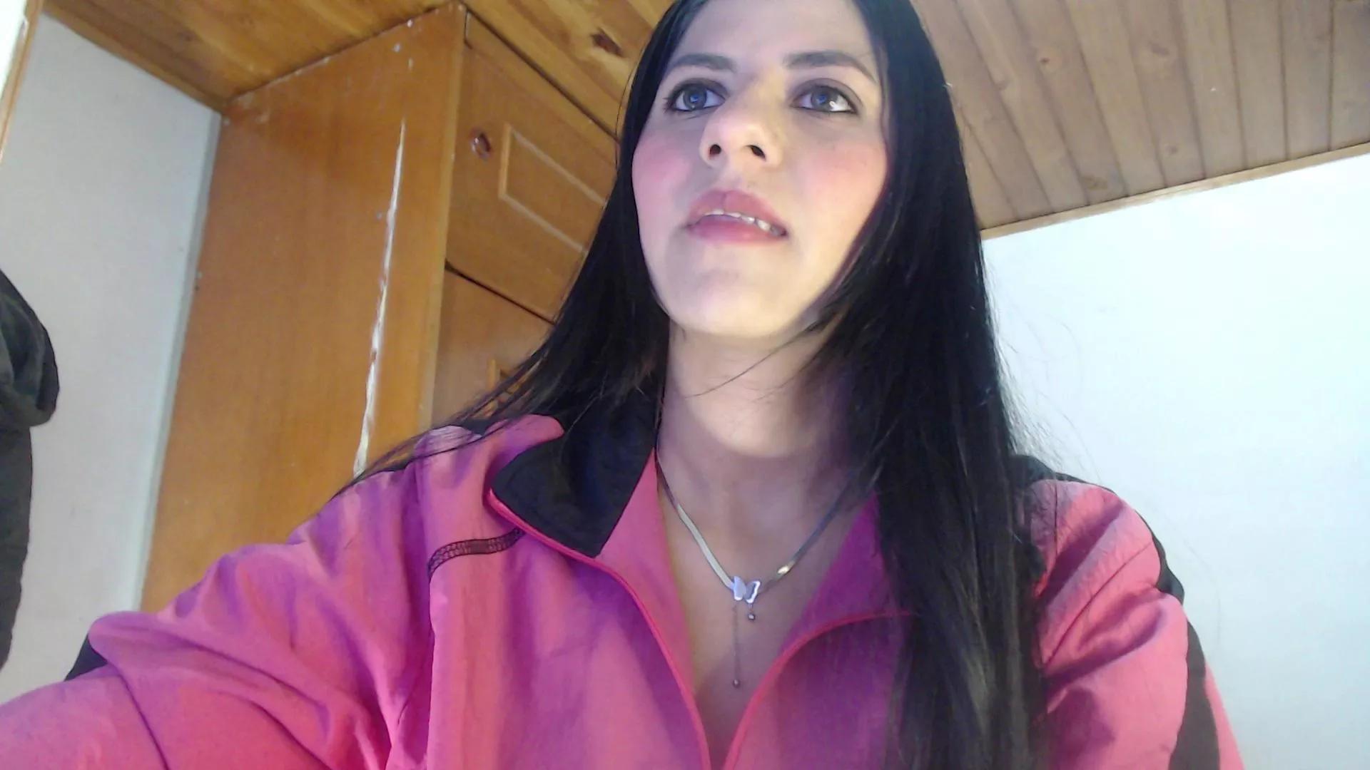 hilari18 on Cam4 