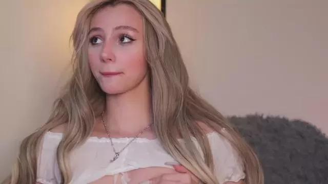 Hollymollee on Cam4 