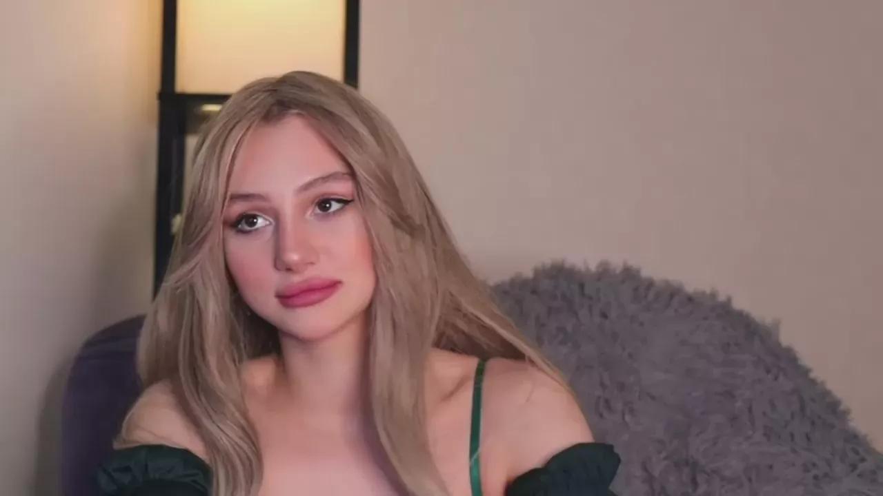 Hollymollee on Cam4 