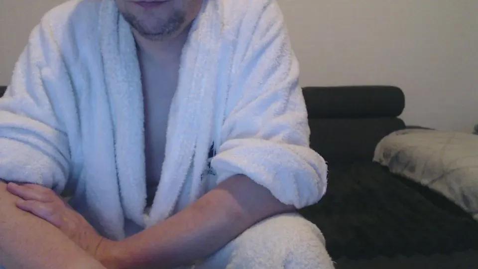 Offline horny2085 on Cam4