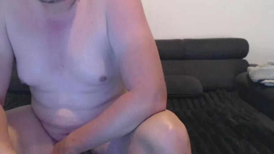 Offline horny2085 on Cam4