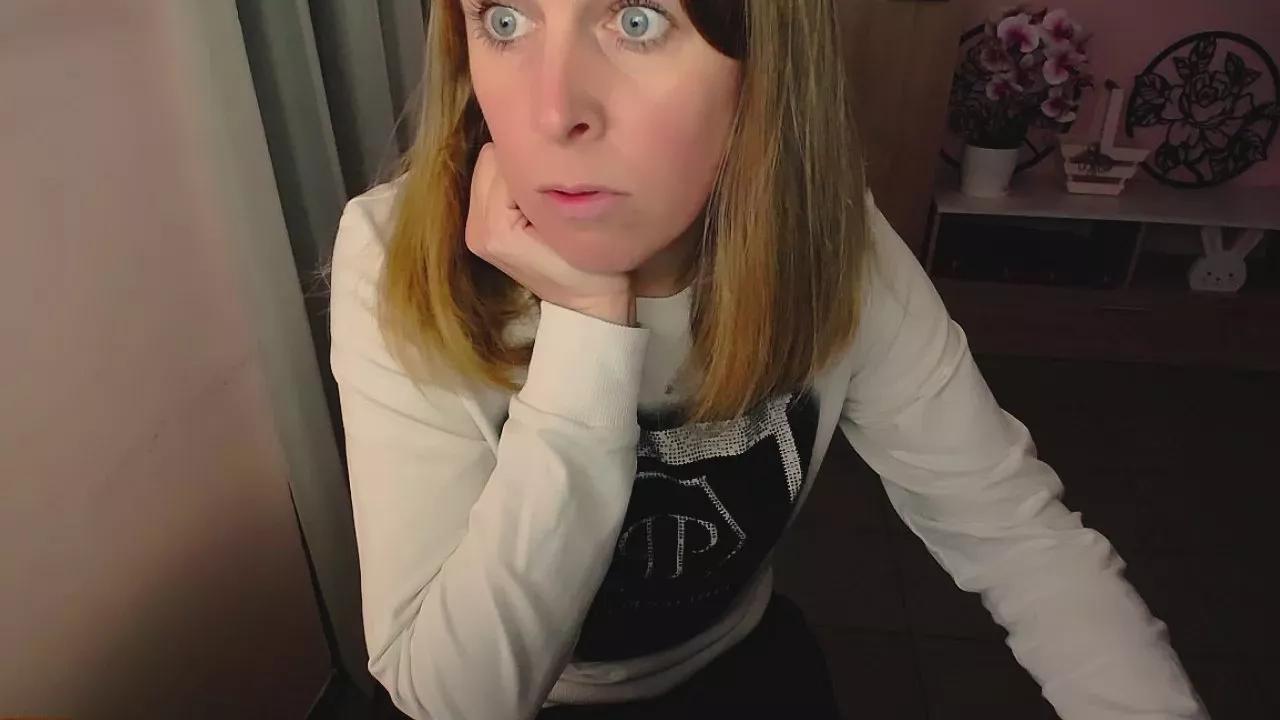 Hot_Milady on Cam4 