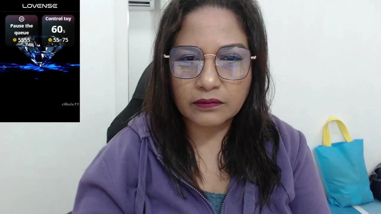 HotMilfSquirt on Cam4