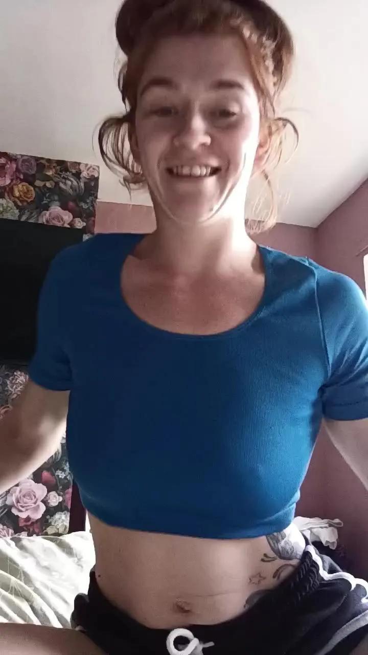 Housewife_Kirst on Cam4