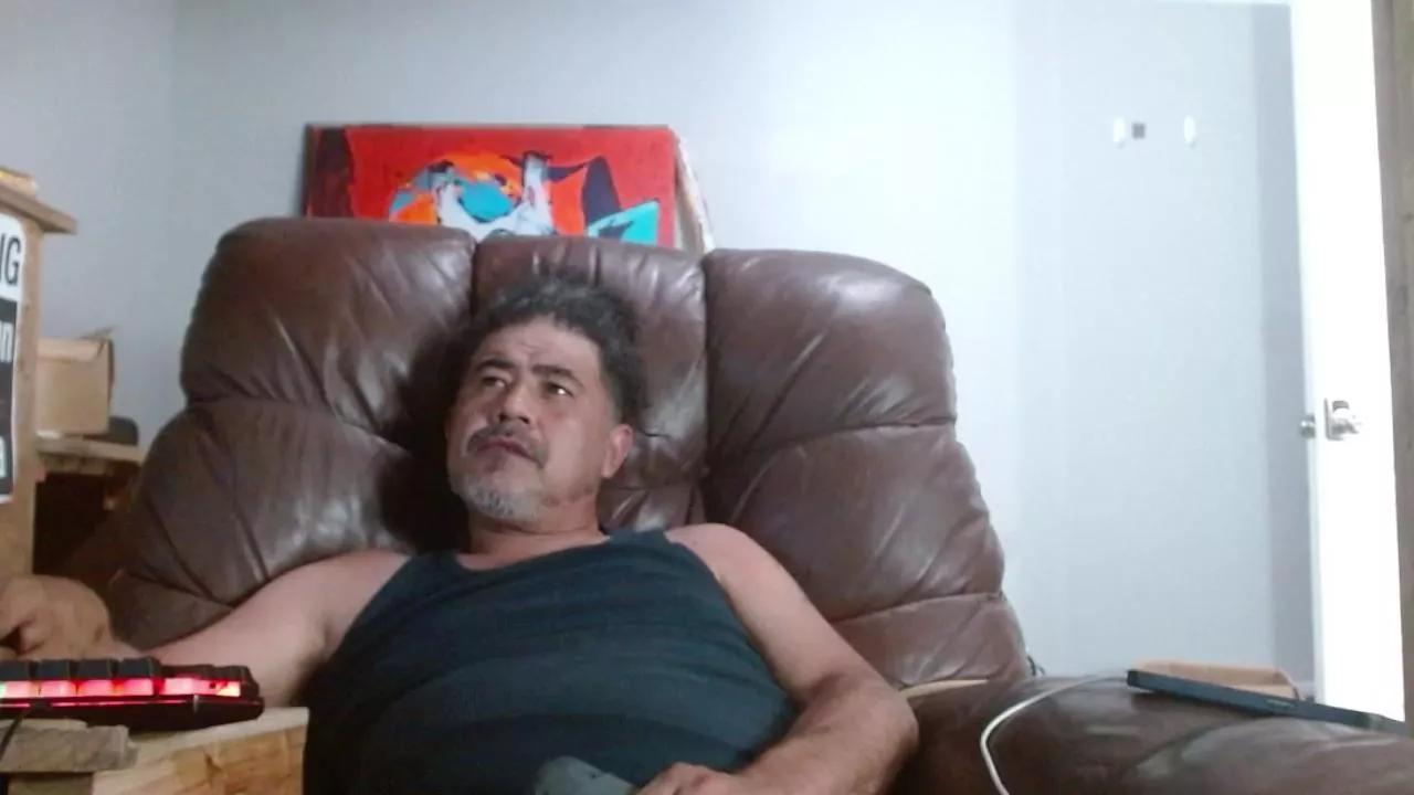 Offline HughJanis on Cam4