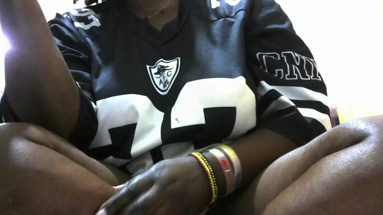 Hunnies1 on Cam4 
