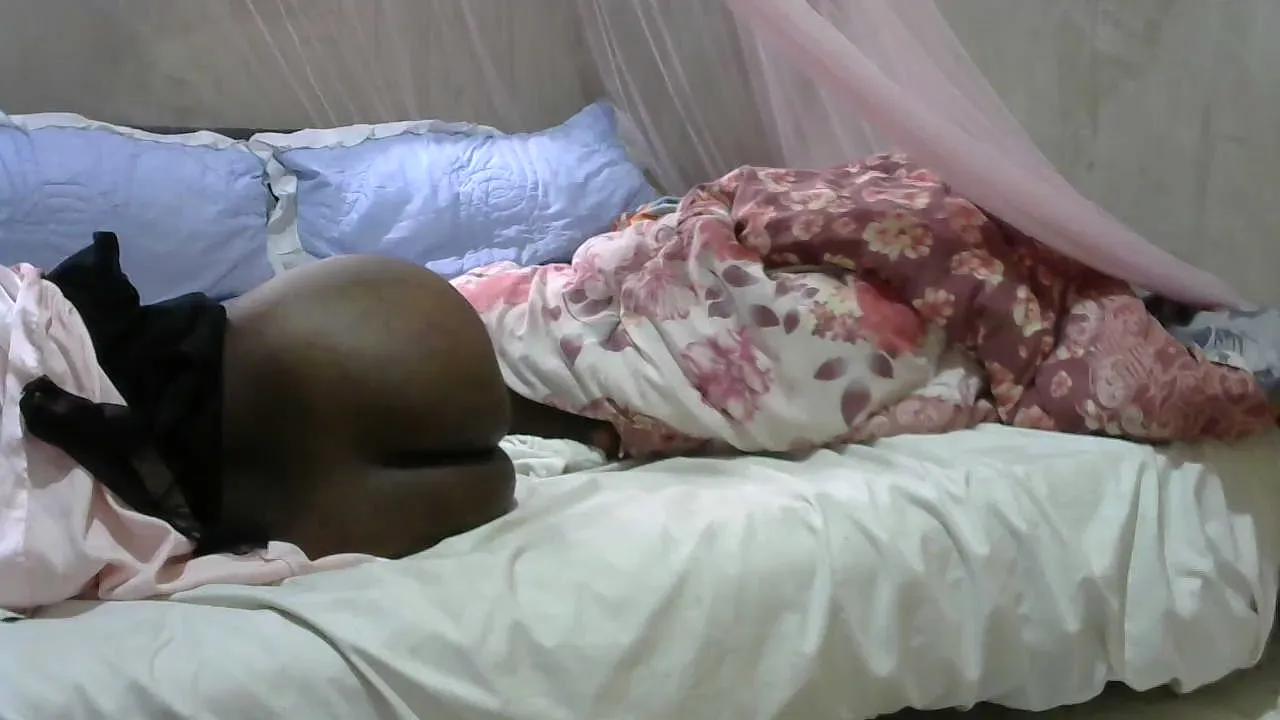 Hunnies1 on Cam4 