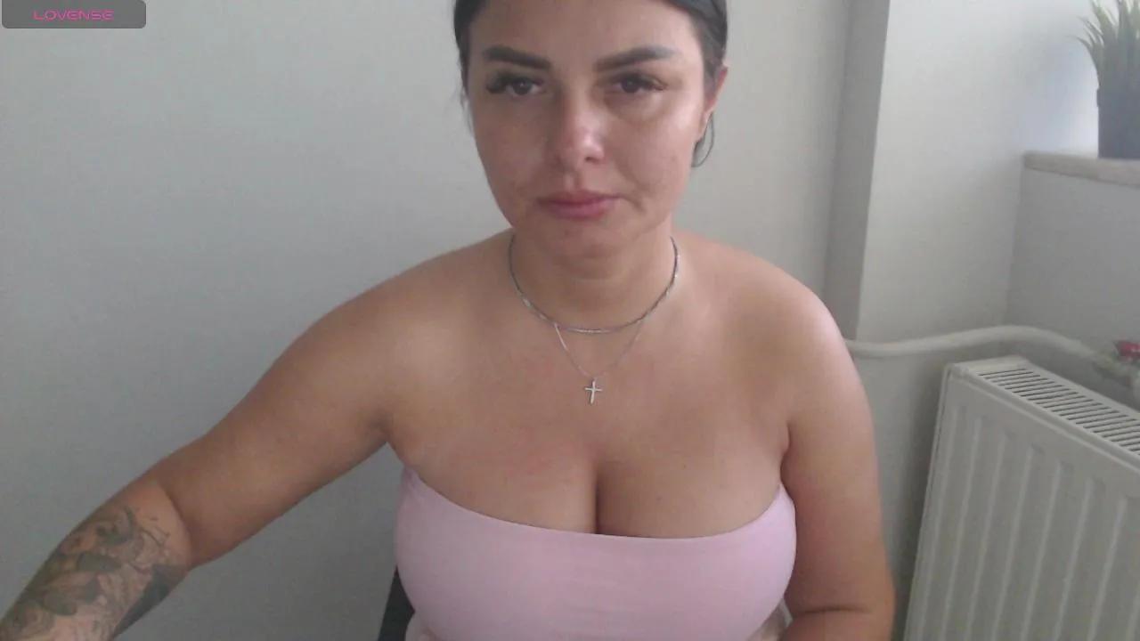 Issabella18 on Cam4 