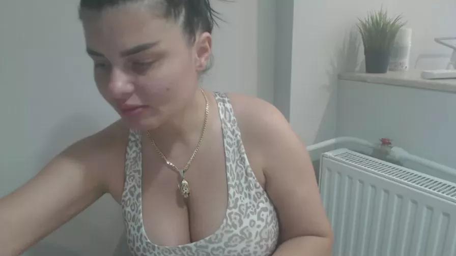 Issabella18 on Cam4 