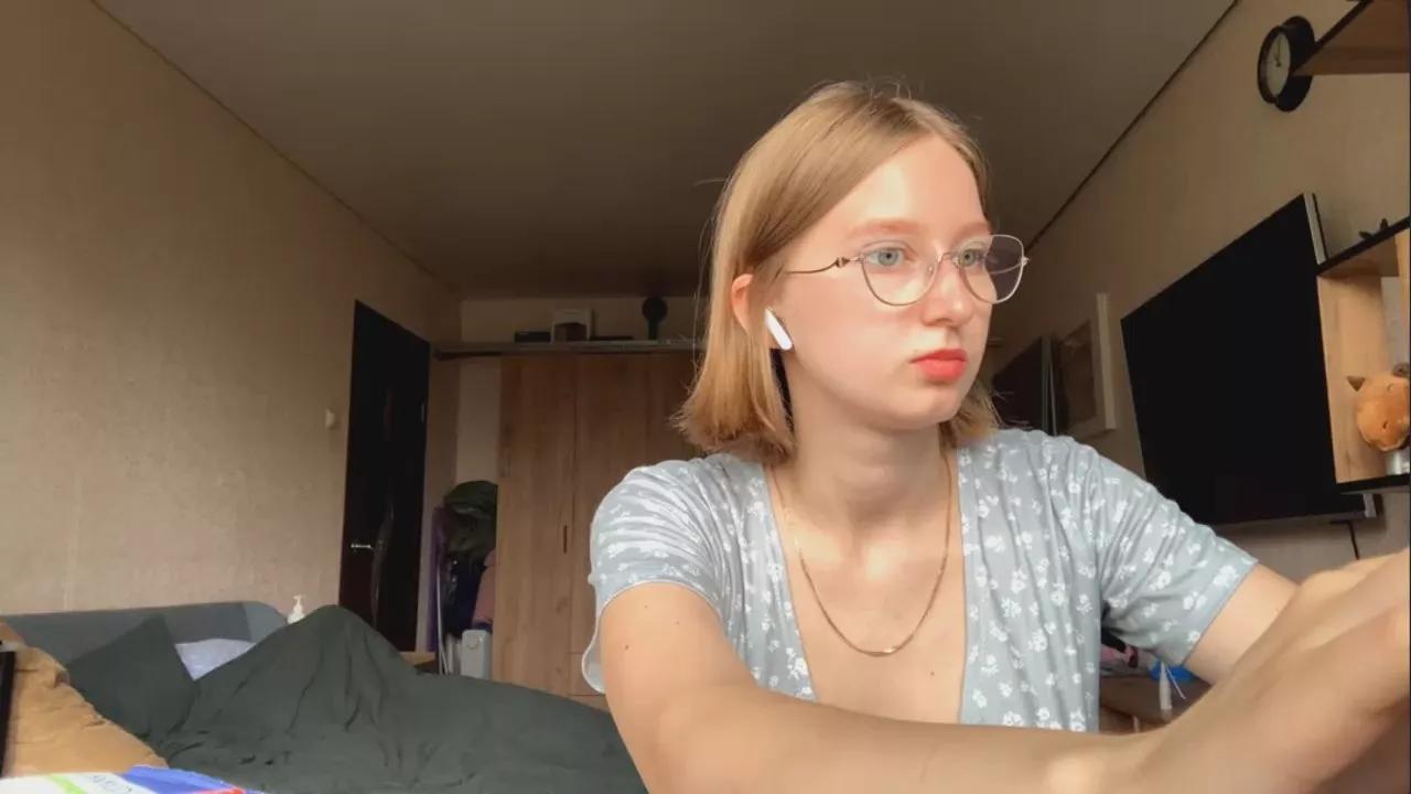 KATTIE_BIG_BOO on Cam4 