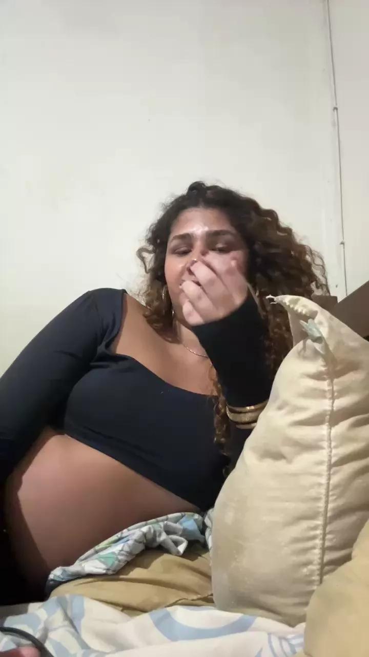 KauAyra on Cam4 