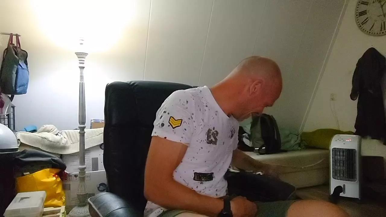 Kinky_Play on Cam4 