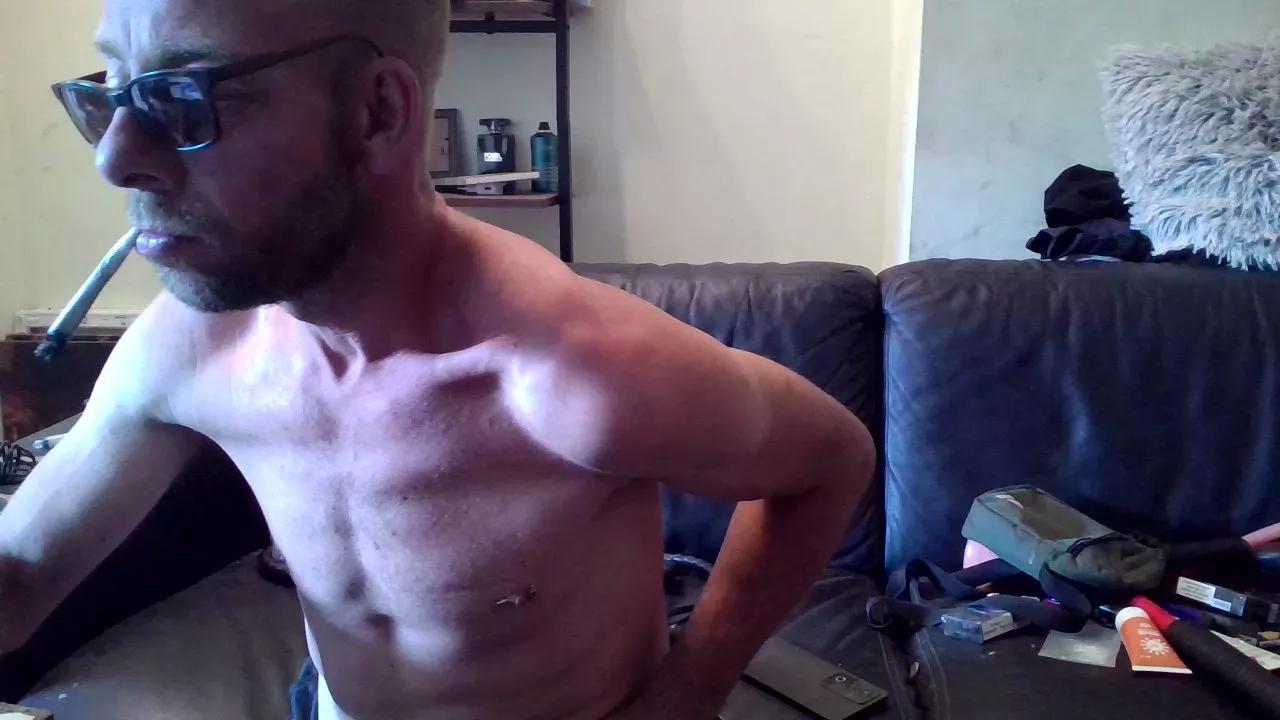 Offline kinkybiboysub on Cam4