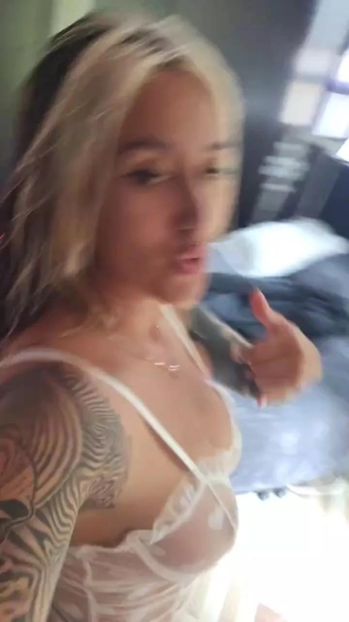 Kitty_goddess on Cam4 