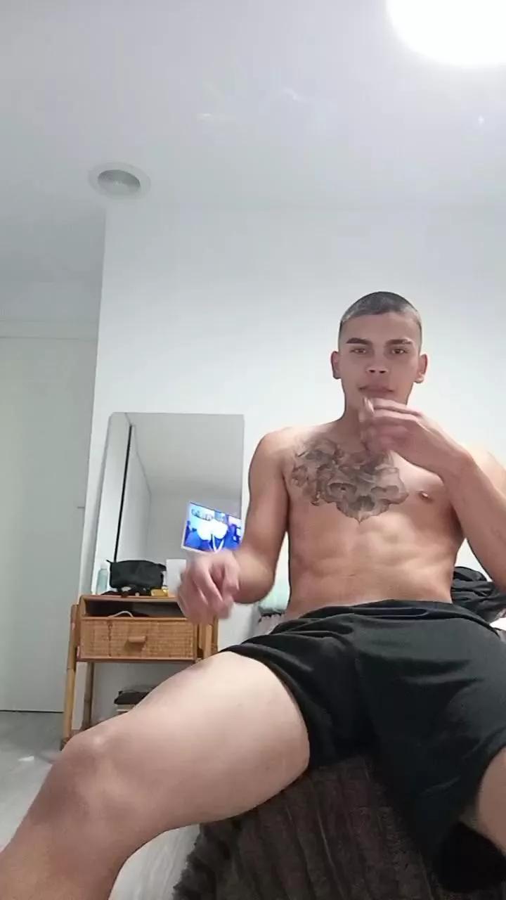 KunstCroff on Cam4 