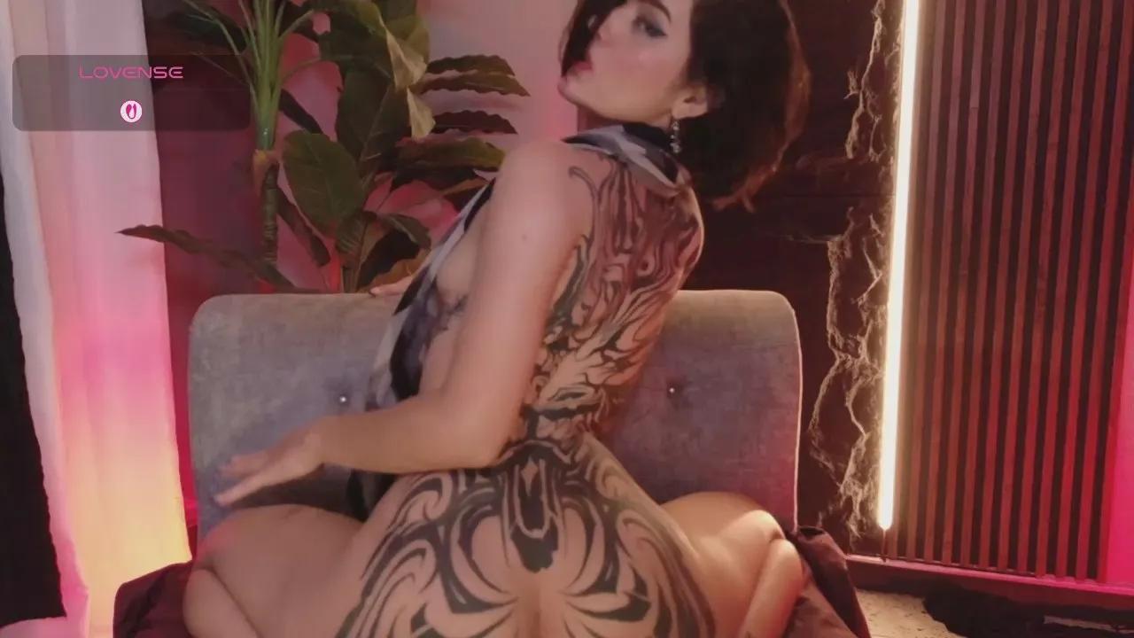 Offline la_diabla_1 on Cam4