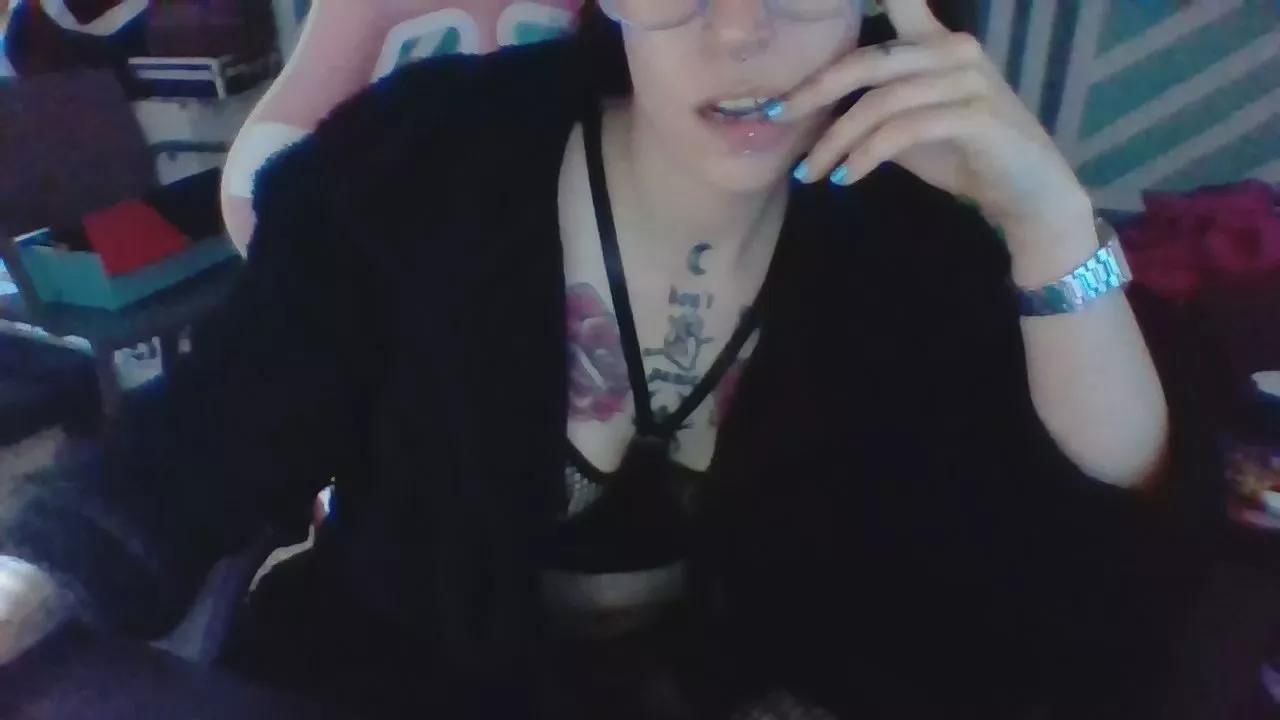 Laadyyblaack97 on Cam4 