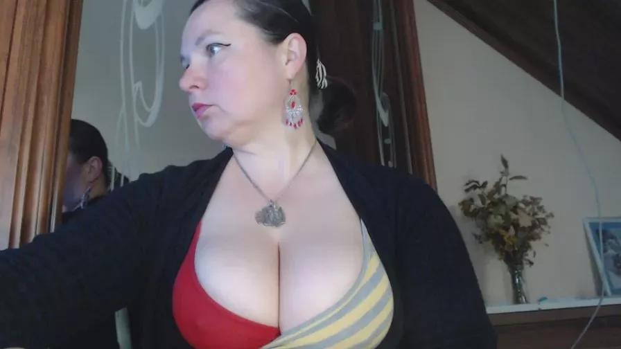 laraluxe on Cam4 