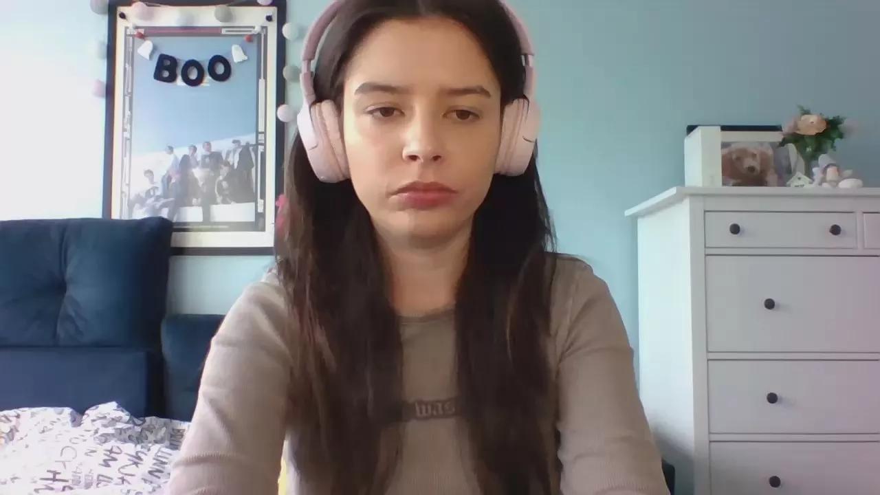 LariceSweetgirl on Cam4 