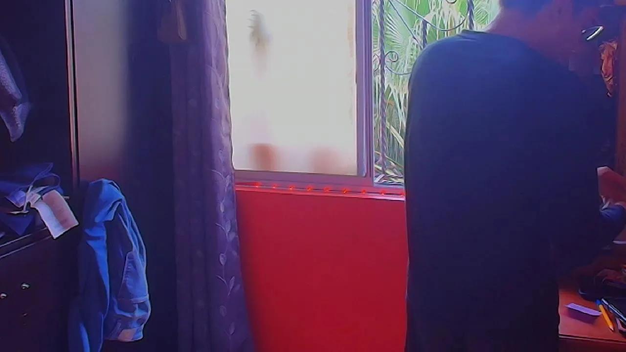 Larry_Art_A on Cam4 