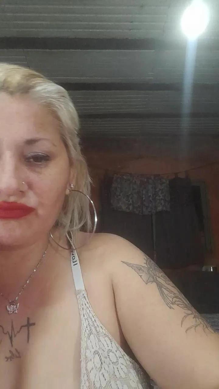 Offline larubia1985 on Cam4