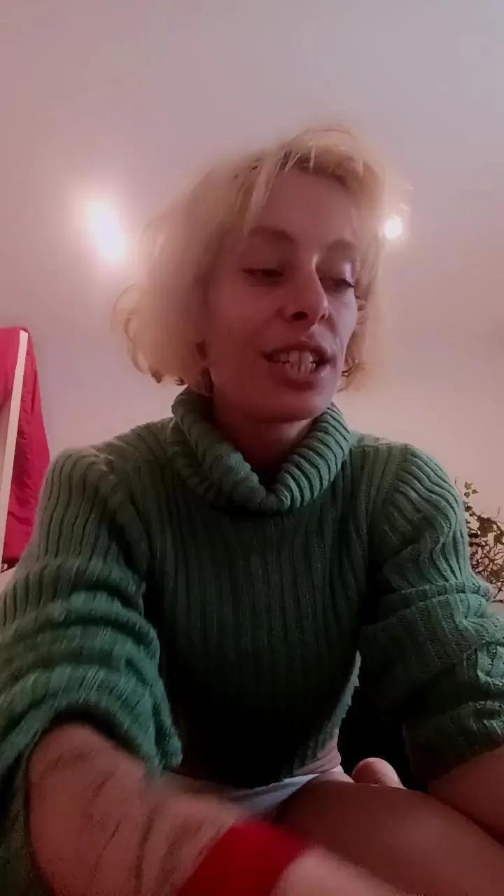 Offline Lastormy22 on Cam4