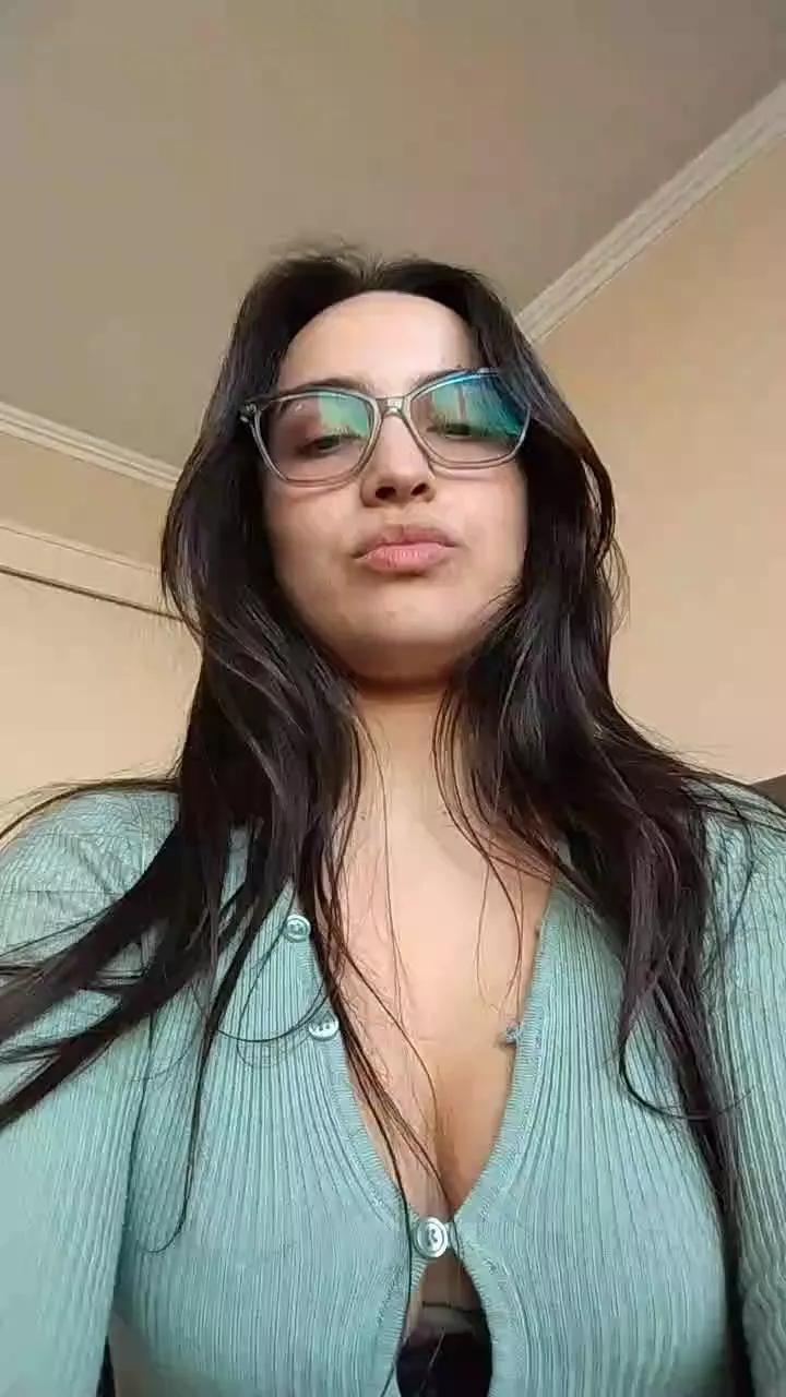 Latinaakita4 on Cam4 