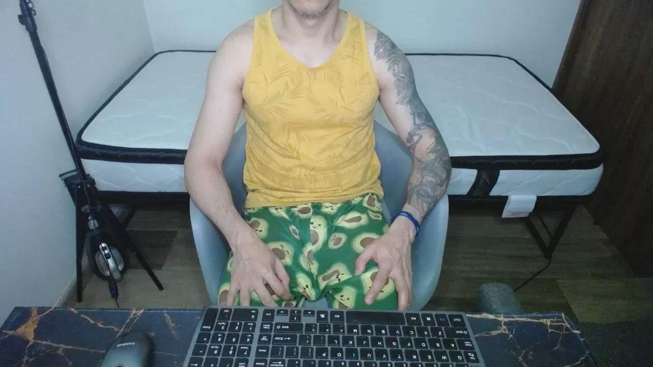 Lealboy on Cam4 