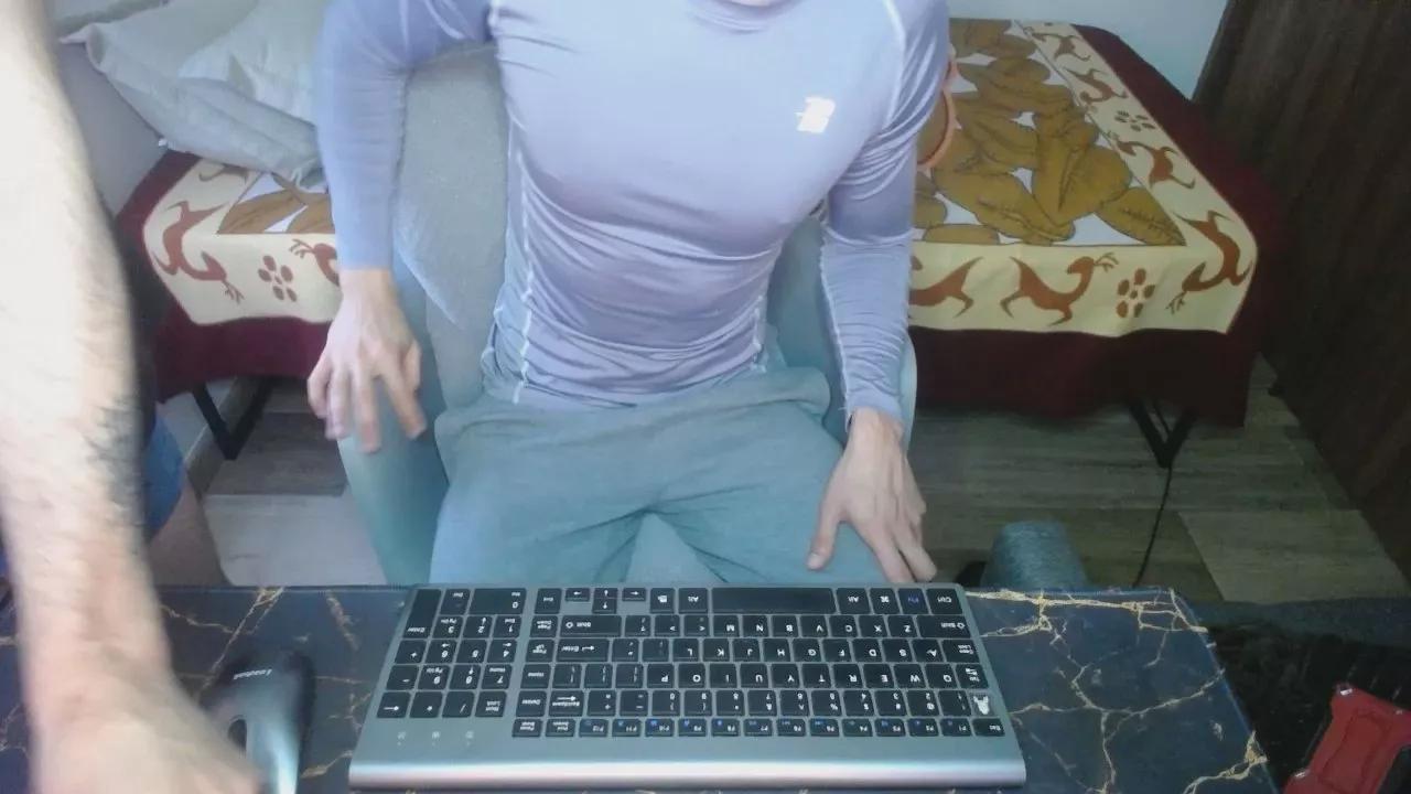 Lealboy on Cam4 