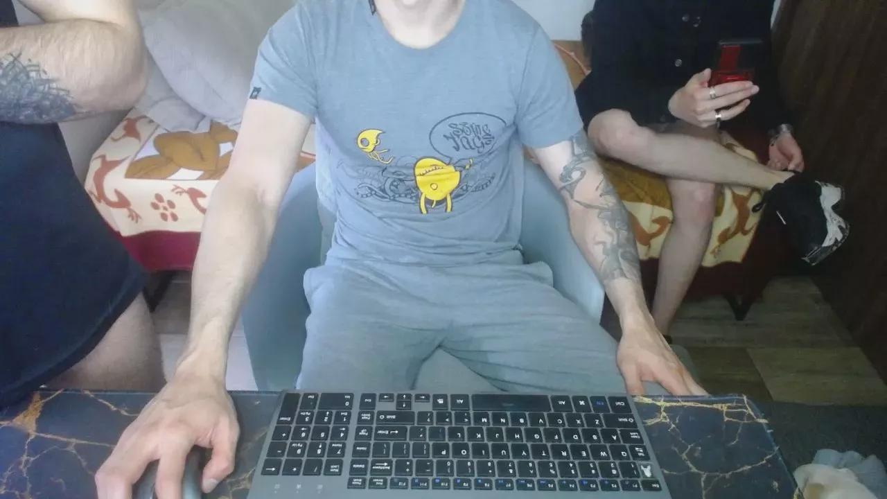 Lealboy on Cam4 