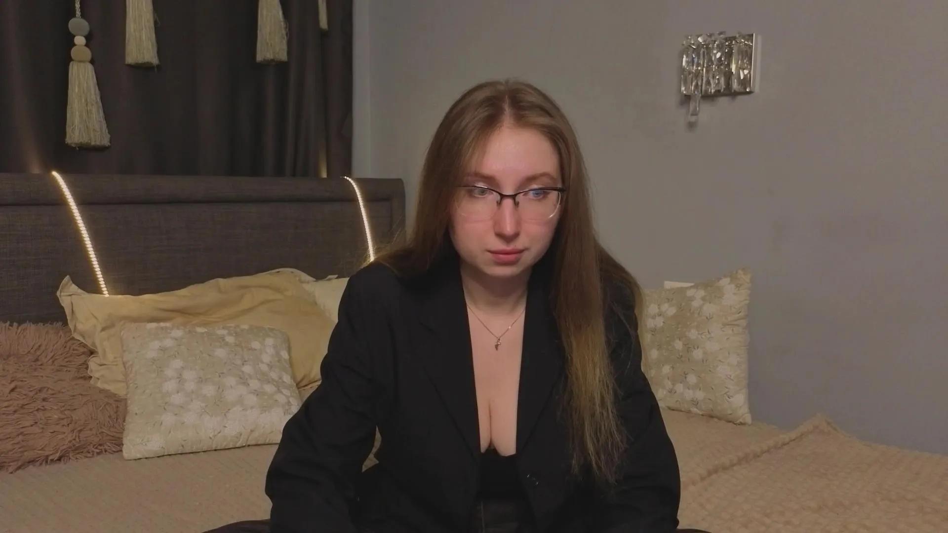 Offline LeighannViereck on Cam4