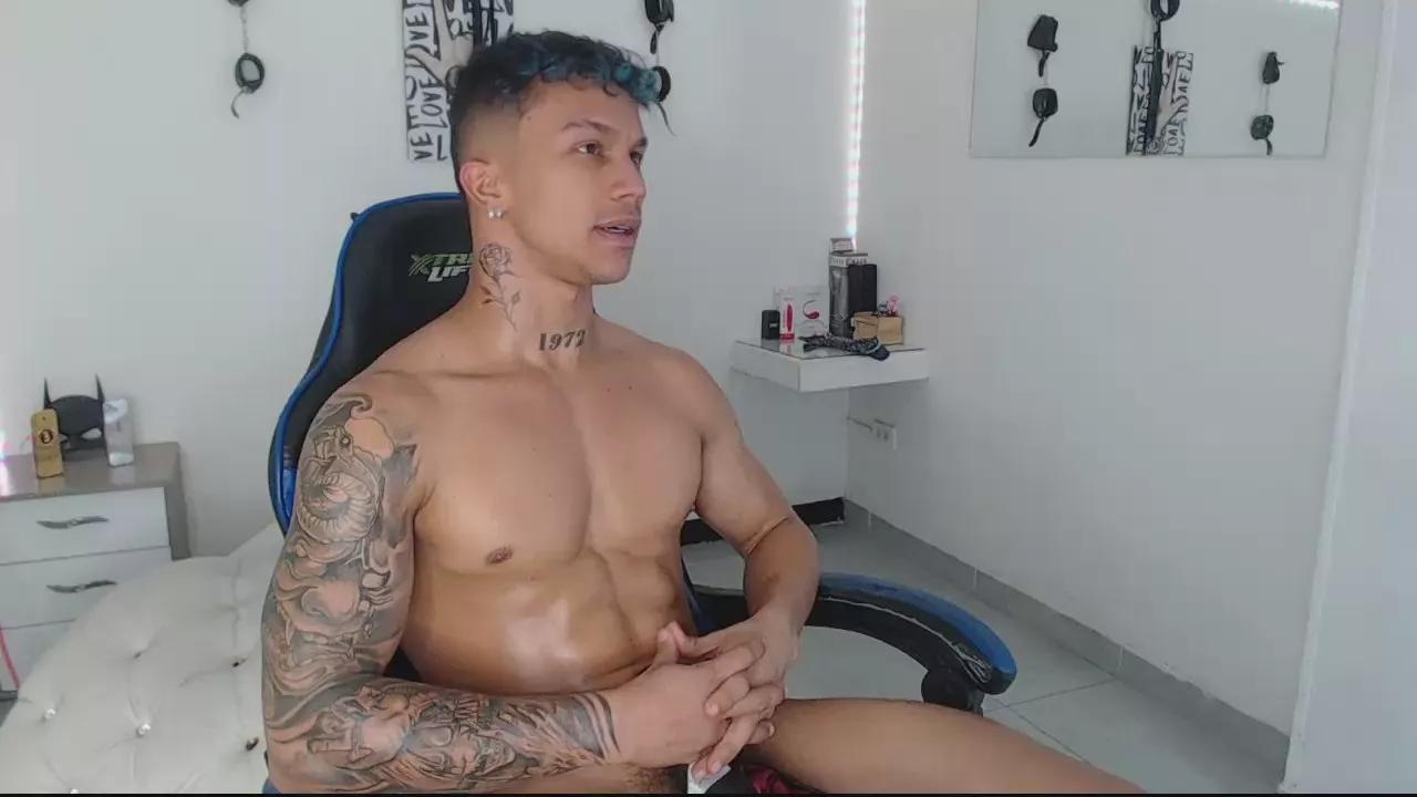 Leonard_Price on Cam4 