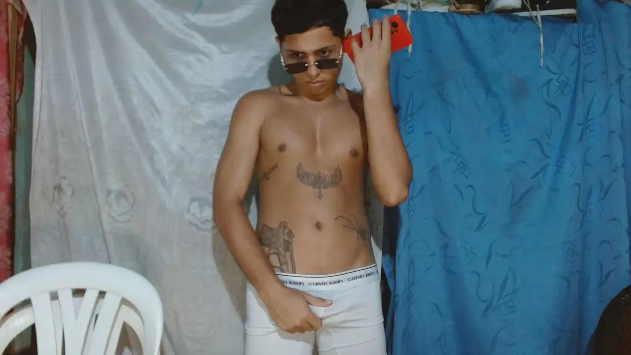 Offline Lil_condor_bby1 on Cam4