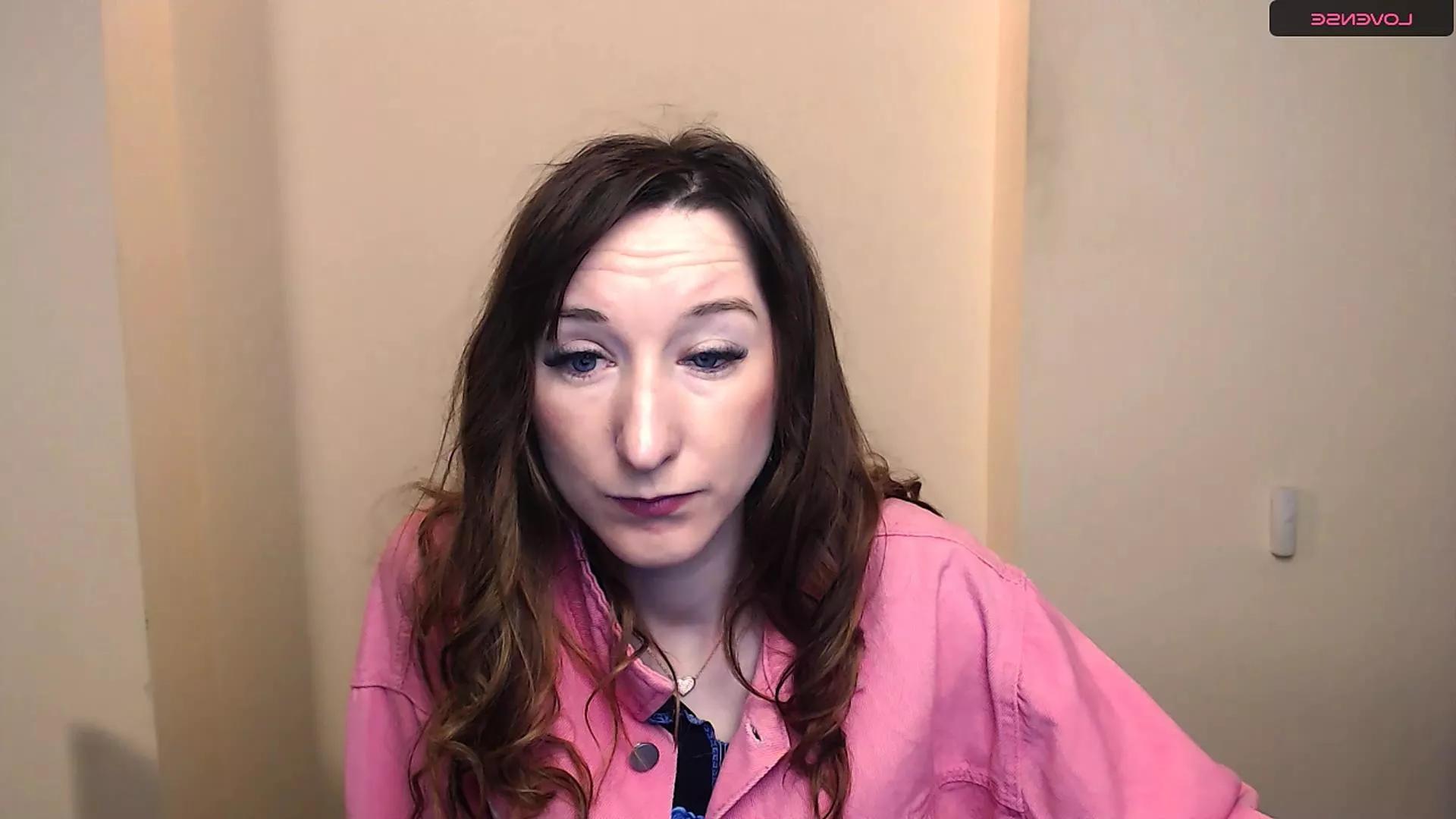 LillyBluee on Cam4 