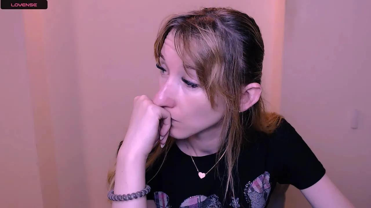 LillyBluee on Cam4 