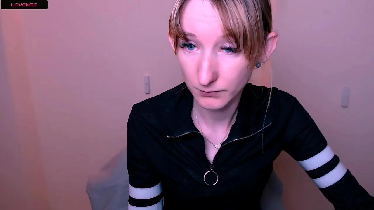 LillyBluee on Cam4 