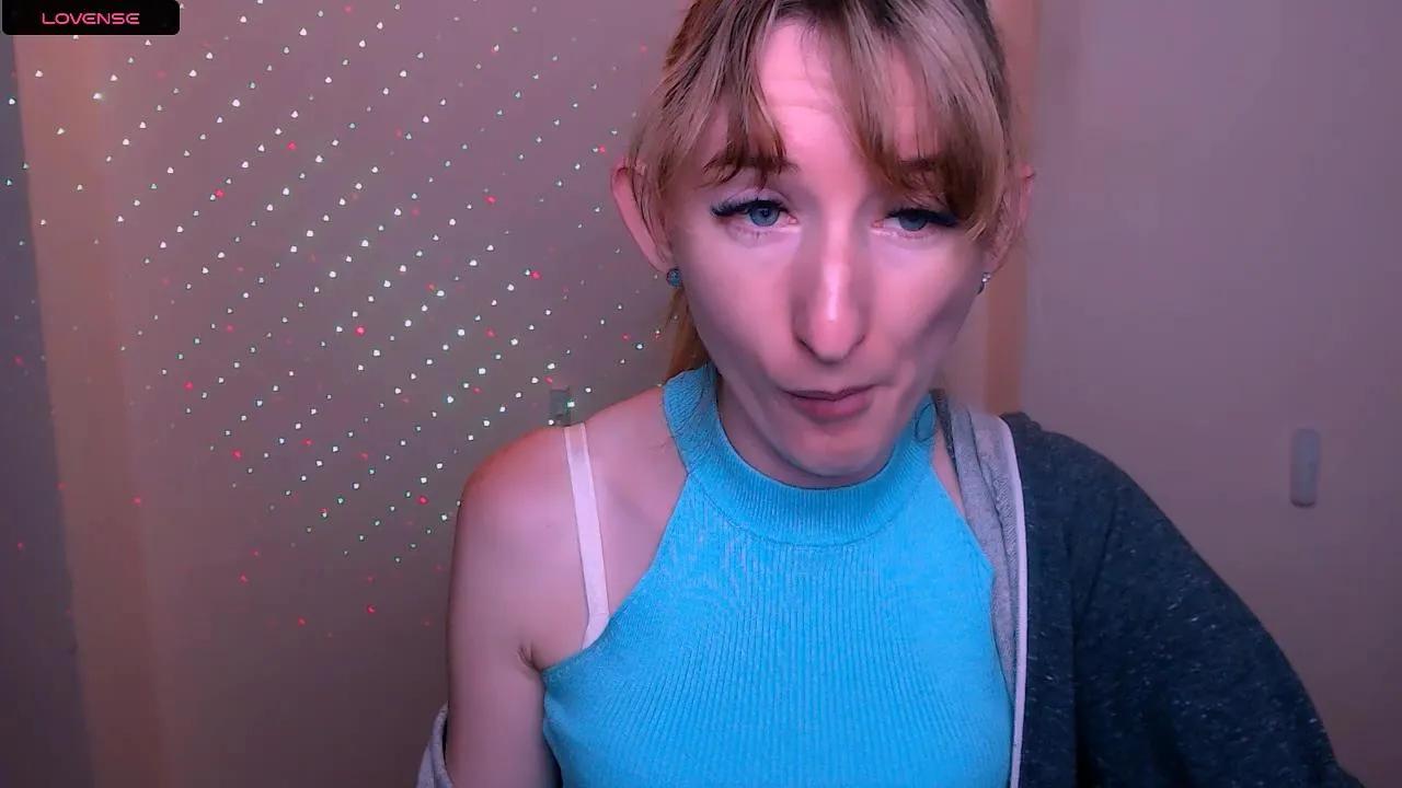 LillyBluee on Cam4 