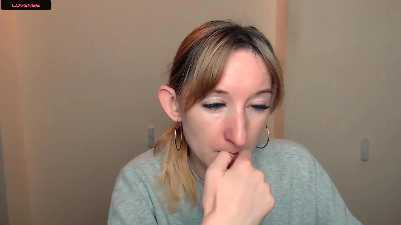 LillyBluee on Cam4